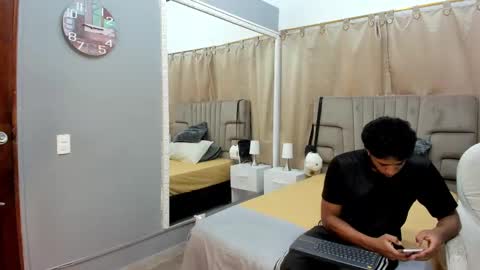 Snapshot of julian_billy chatting on January 15, 2:35 pm julian billy online show from January 15, 2:35 pm