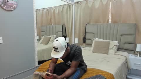 Snapshot of julian_billy chatting on March 10, 5:50 pm julian billy online show from March 10, 5:50 pm