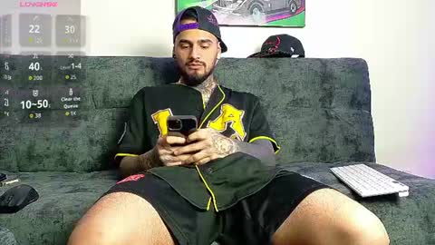 Snapshot of julian_tattoo chatting on June 22, 9:56 pm Julian independent model online show from June 22, 9:56 pm
