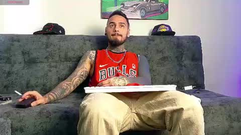 Snapshot of julian_tattoo chatting on June 23, 8:40 pm Julian independent model online show from June 23, 8:40 pm