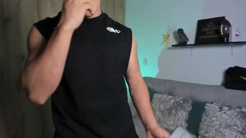 julian_wallace online show from February 23, 2:25 pm