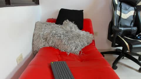 julian_wallace online show from April 9, 6:24 pm