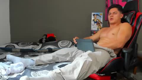 Snapshot of julian_wallace1 chatting on May 21, 5:09 pm julian_wallace1 online show from May 21, 5:09 pm