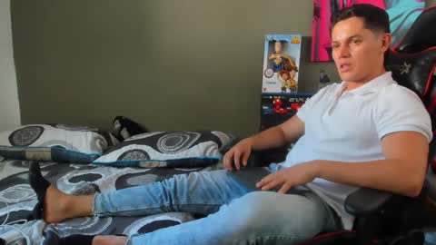 Snapshot of julian_wallace1 chatting on May 22, 8:36 pm julian_wallace1 online show from May 22, 8:36 pm