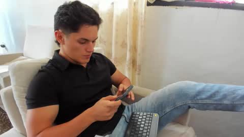 Snapshot of julian_wallace1 chatting on May 26, 6:15 pm julian_wallace1 online show from May 26, 6:15 pm