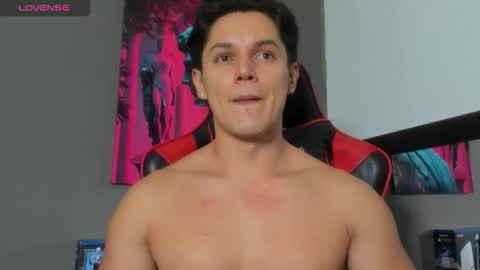 julian_wallace1 online show from June 7, 12:37 am