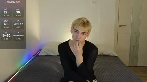 Snapshot of julian_win chatting on April 23, 9:39 pm Eren online show from April 23, 9:39 pm