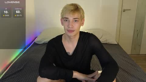 Snapshot of julian_win chatting on April 24, 11:07 pm Eren online show from April 24, 11:07 pm