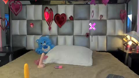 juliana_js_ online show from February 11, 8:52 pm