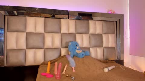 juliana_js_ online show from March 6, 8:59 pm