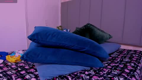 juli online show from January 31, 5:30 am