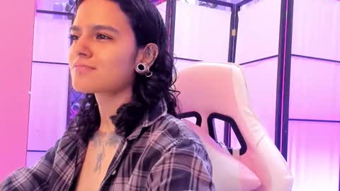 julianne_7 online show from February 11, 8:25 pm