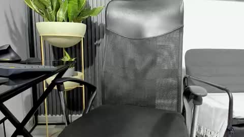 Julian online show from February 10, 1:04 pm