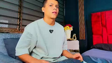 JULIAN STEARLING online show from June 15, 7:16 pm