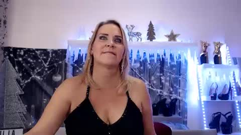 Snapshot of juliapink6 chatting on January 6, 8:18 pm Julia online show from January 6, 8:18 pm