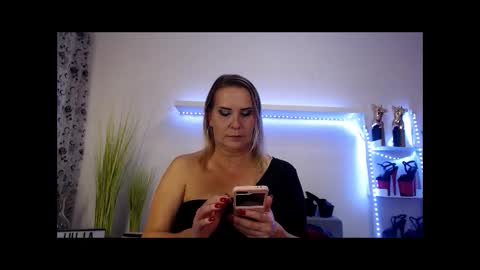 Julia online show from November 17, 9:20 pm