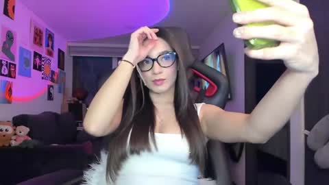 Jeimy Help me to reach 100 thumbs up online show from March 30, 11:28 pm