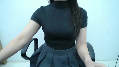 julie9x online show from November 24, 8:52 pm