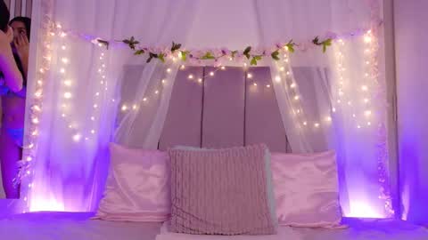 Juliet Bennet online show from February 5, 3:44 am