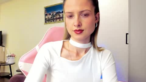 Snapshot of julie_flores chatting on October 15, 3:56 pm Julie online show from October 15, 3:56 pm