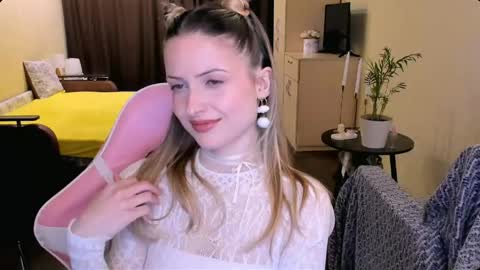 Julie online show from April 26, 4:59 pm