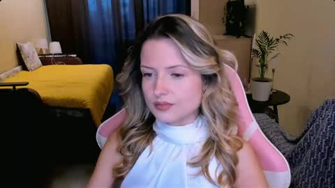 Julie online show from April 28, 2:11 pm
