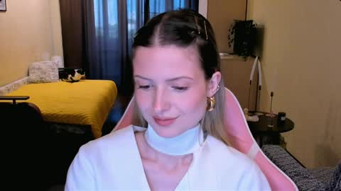 Julie online show from May 15, 2:35 pm