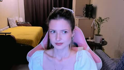 Julie online show from May 19, 4:46 pm
