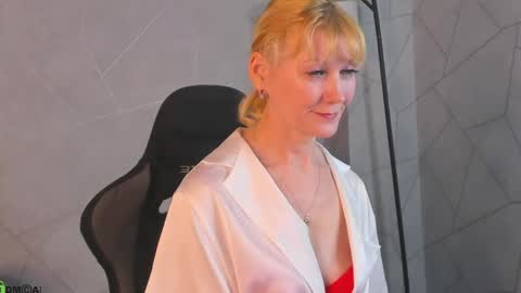 Julie Lucasss online show from April 21, 1:42 am