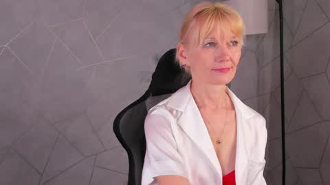 Julie Lucasss online show from May 15, 11:34 pm