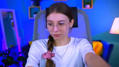 juliedaniel online show from September 30, 4:28 am