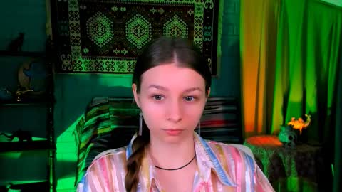 juliedaniel online show from November 18, 5:01 am