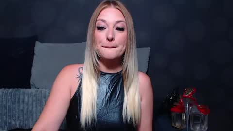 julia online show from July 19, 5:11 am