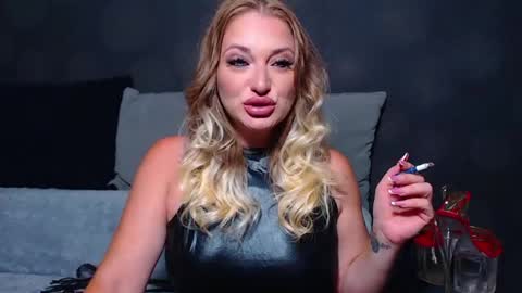 julia online show from August 10, 5:33 am