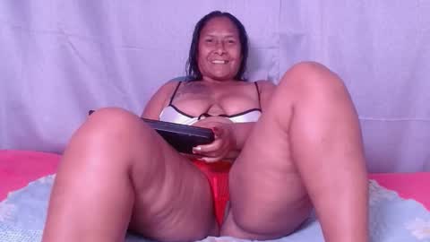 julielove1 online show from May 10, 10:26 pm