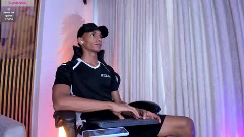 Julien online show from November 14, 12:15 pm