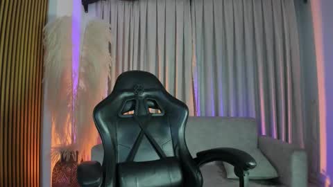 Julien online show from January 12, 11:15 am