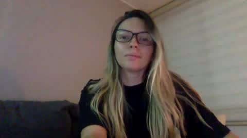 Snapshot of julieta0623 chatting on July 15, 2:06 am julieta0623 online show from July 15, 2:06 am
