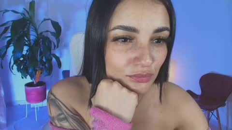 Snapshot of julieta92_ chatting on June 1, 11:28 pm Julieta92 online show from June 1, 11:28 pm
