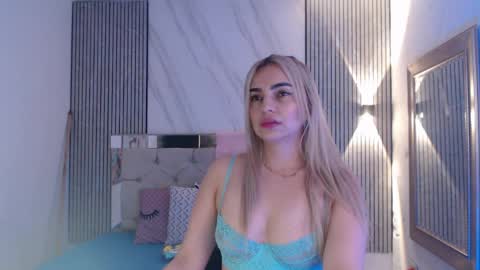julieta__fox_ online show from April 14, 3:01 am