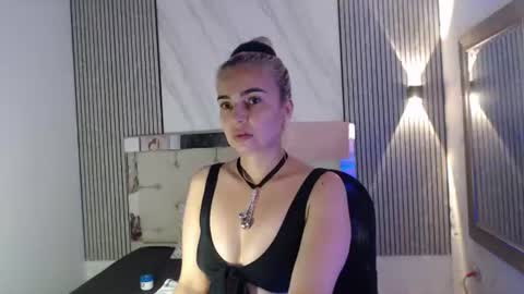 Snapshot of julieta__fox_ chatting on June 29, 7:25 pm julieta__fox_ online show from June 29, 7:25 pm