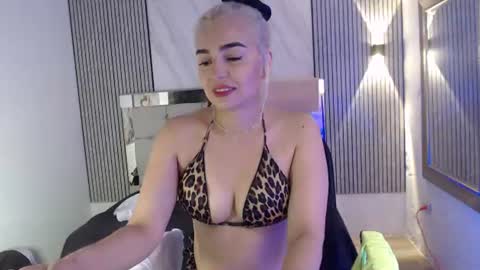 Snapshot of julieta__fox_ chatting on July 9, 3:49 pm julieta__fox_ online show from July 9, 3:49 pm
