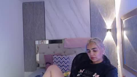 Snapshot of julieta__fox_ chatting on July 10, 3:55 am julieta__fox_ online show from July 10, 3:55 am
