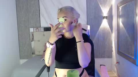 Snapshot of julieta__fox_ chatting on July 11, 7:49 pm julieta__fox_ online show from July 11, 7:49 pm