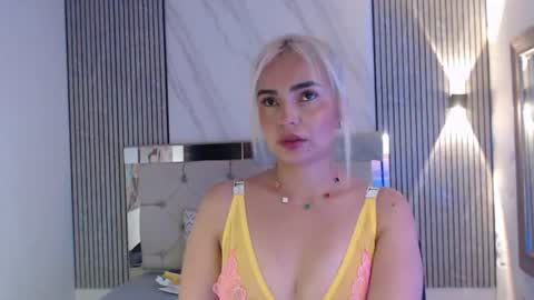 Snapshot of julieta__fox_ chatting on July 13, 3:26 pm julieta__fox_ online show from July 13, 3:26 pm