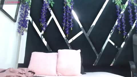 Snapshot of julieta_diamond chatting on May 13, 3:26 am Julieta online show from May 13, 3:26 am