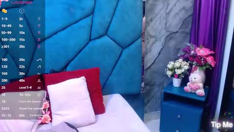 Snapshot of julieta_diamond chatting on May 16, 3:25 am Julieta online show from May 16, 3:25 am