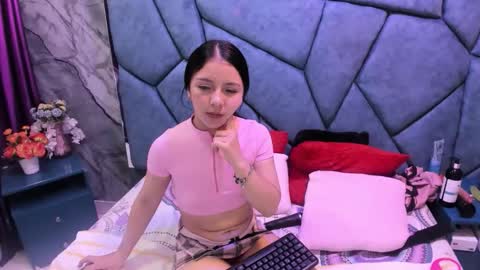 Snapshot of julieta_diamond chatting on May 31, 9:05 am Julieta online show from May 31, 9:05 am