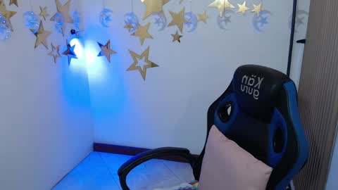 julieta_fn online show from March 31, 3:01 pm