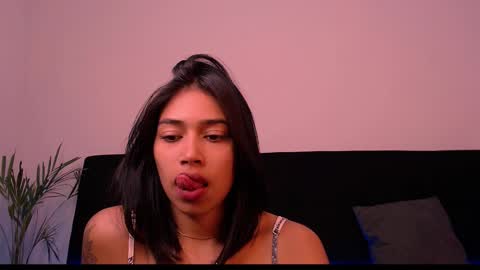 Snapshot of julieta_livee chatting on February 4, 4:35 pm julieta_livee online show from February 4, 4:35 pm